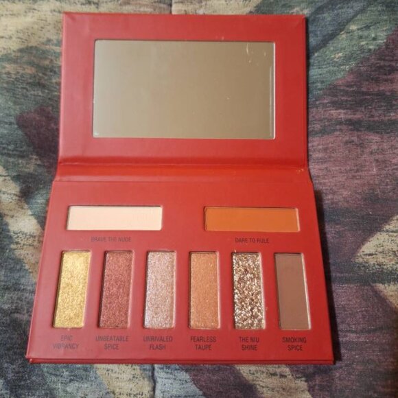 ✨ Maybelline “Postcards From NYC” – Chinese New Year Palette ✨ - Picture 1 of 2